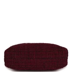 Chanel Small 22 Bag Burgundy And Black Tweed Gold Hardware 19 Chanel Small 22 Bag Burgundy And Black Tweed Gold Hardware -Online Bag Store C FN 231012 1 08