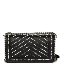 Chanel Medium Boy Bag Black Pearl Chevron Calfskin Silver Hardware 14 Chanel Medium Boy Bag Black Pearl Chevron Calfskin Silver Hardware -Online Bag Store C FNB 2410125 2 QT 05
