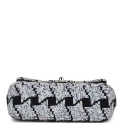 Pre-owned Chanel Mini Rectangular Flap Bag Blue Tweed Silver Hardware 17 Pre-owned Chanel Mini Rectangular Flap Bag Blue Tweed Silver Hardware -Online Bag Store C SM255 230322 1 06