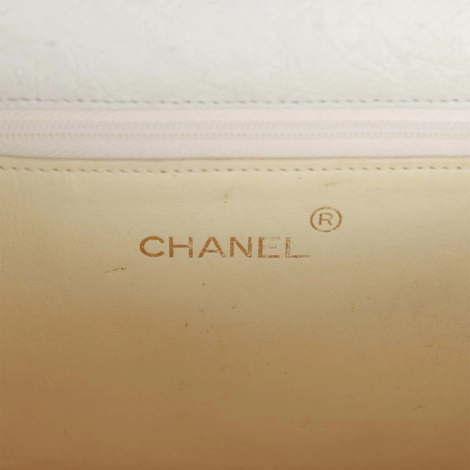 Vintage Chanel Single Flap Bag White Ostrich Gold Hardware 11 Vintage Chanel Single Flap Bag White Ostrich Gold Hardware - Image 9
