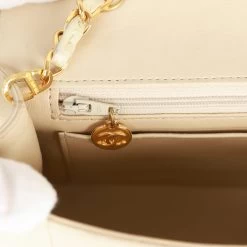 Vintage Chanel Medium Diana Flap Bag Ivory Lambskin Gold Hardware 21 Vintage Chanel Medium Diana Flap Bag Ivory Lambskin Gold Hardware -Online Bag Store C V 230420 4 10