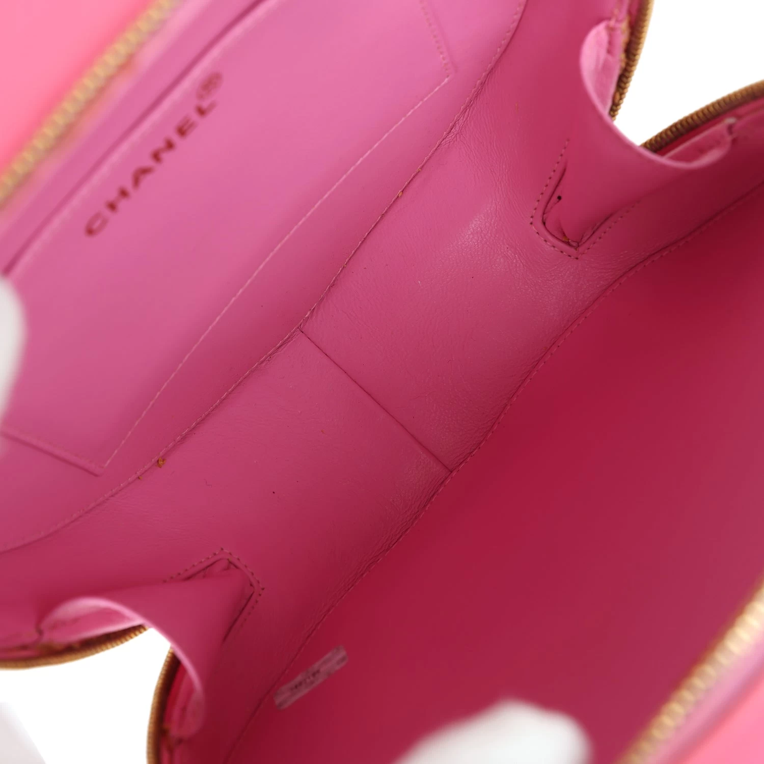 Vintage Chanel Round Vanity Bag Pink And Black Patent Leather Antique Gold Hardware 11 Vintage Chanel Round Vanity Bag Pink And Black Patent Leather Antique Gold Hardware - Image 9