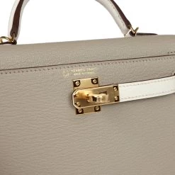 Hermès Hermes Special Order (HSS) Kelly 20 Gris Tourterelle And Nata Chevre Gold Hardware 16 Hermès Hermes Special Order (HSS) Kelly 20 Gris Tourterelle And Nata Chevre Gold Hardware -Online Bag Store H K 231121 1 07