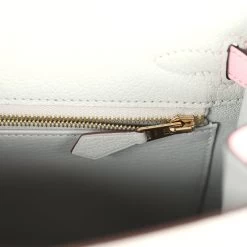 Hermès Hermes Special Order (HSS) Kelly Sellier 25 Gris Perle And Rose Sakura Chevre Brushed Gold Hardware -Online Bag Store H K 240205 4 10