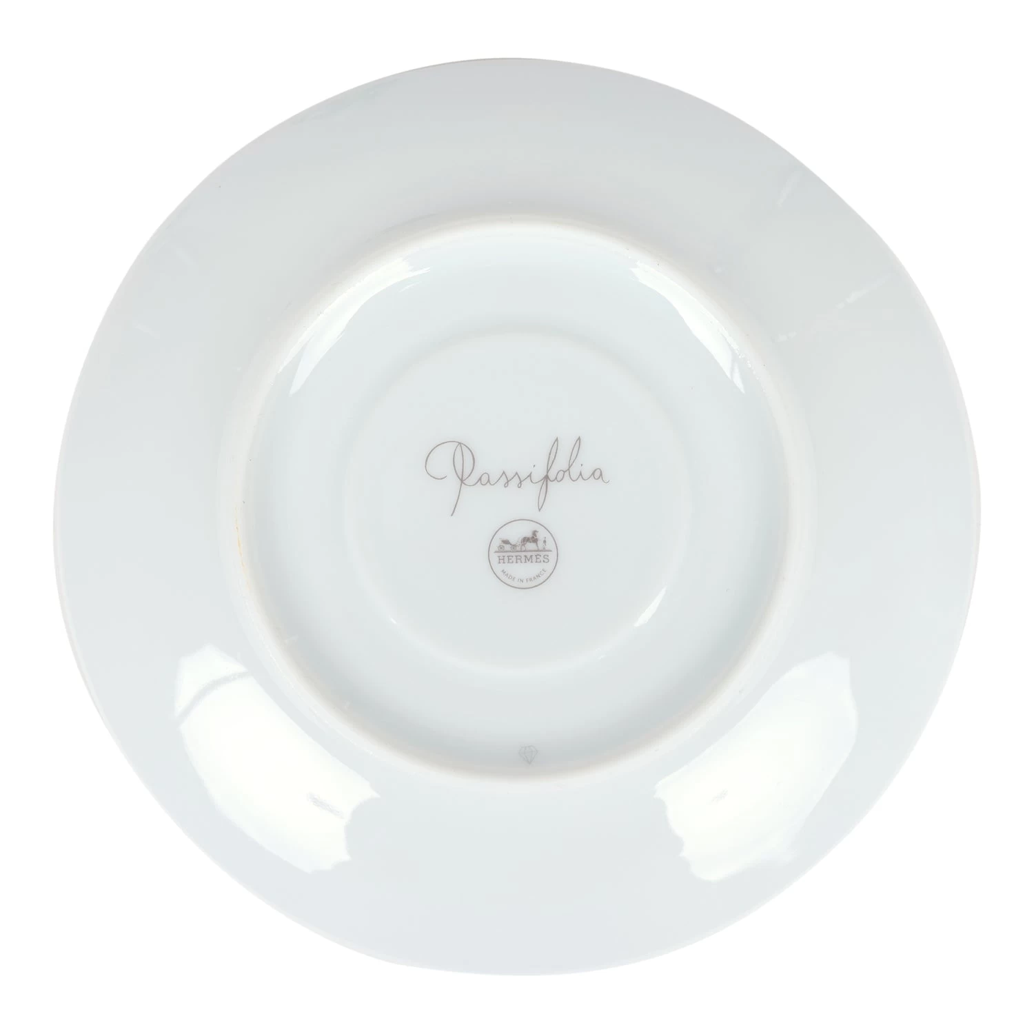 Hermès Hermes Passifolia Porcelain Breakfast Cup And Saucer Set Green & White 24K Gold & Porcelain 11 Hermès Hermes Passifolia Porcelain Breakfast Cup And Saucer Set Green & White 24K Gold & Porcelain - Image 9